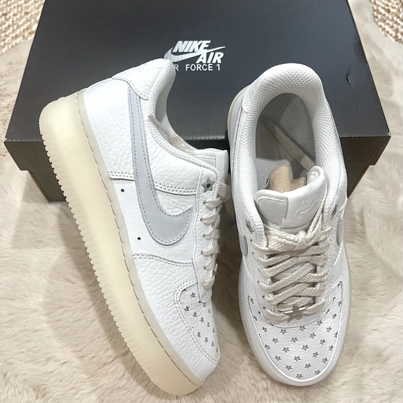 Nike Air Force 1 ‘07, women’s size 6 - Picture 3 of 6